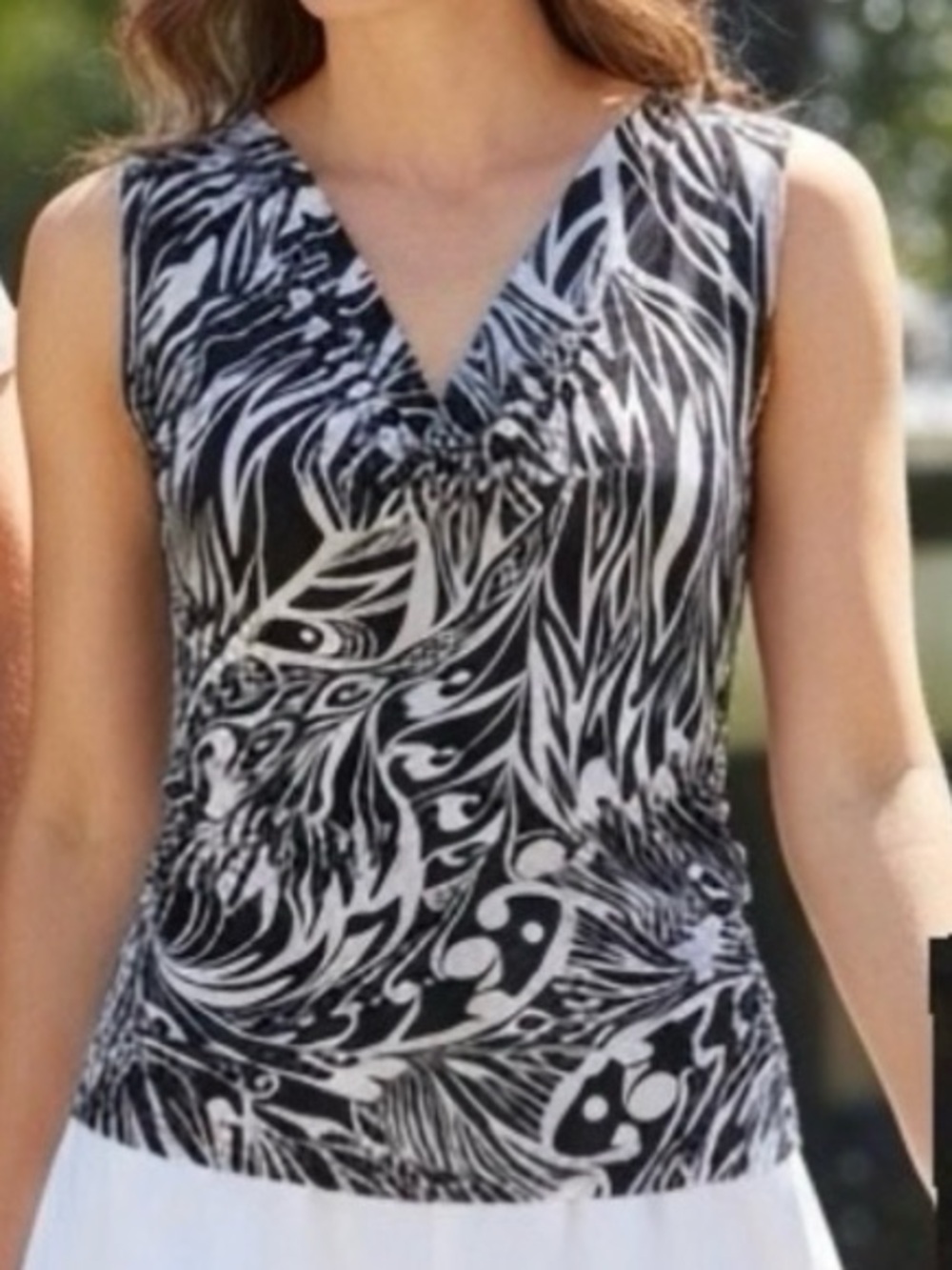 👛(ANY2/$20) INC Sleeveless Stretchy Cowl Neck Black/White Geo/Abstract Top